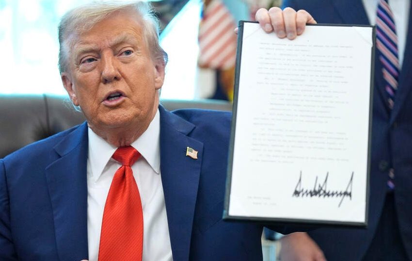  DOJ moves to drop charges against man who burned U.S. flag outside White House