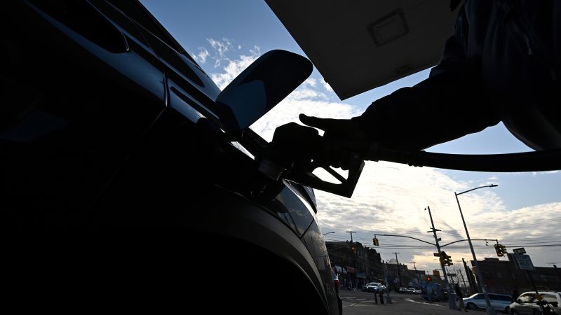  The grim choice facing the Trump administration: Economic or naval collapse?