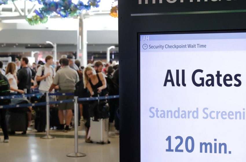  Trump threatens to use ICE agents for airport security as delays worsen amid DHS shutdown