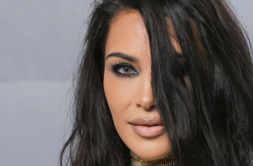  Kim Kardashian’s Blue Contacts Won’t Stop Staring at Me