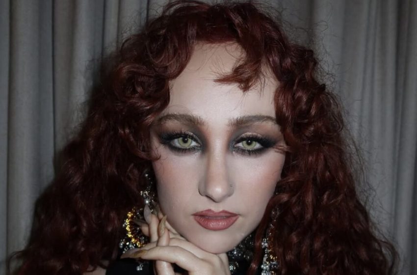  Chappell Roan Films Paparazzi Ignoring Her Repeated Requests to Leave Her Alone on Way to Dinner