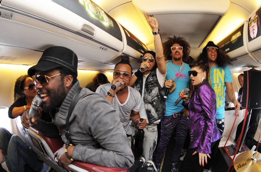  United Airlines to permanently ban flyers who don’t use headphones