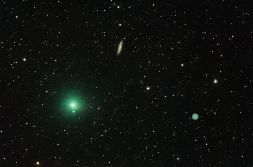  Small comet seen stopping its spin, then restarting in reverse