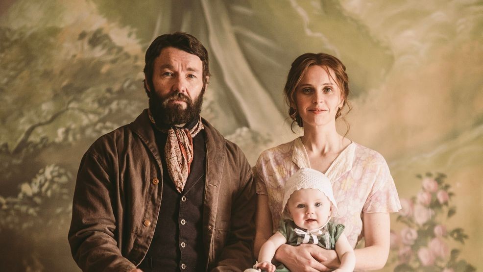 Joel Edgerton (left) and Felicity Jones (right) on the set of "Train Dreams." (Photo by D.S. Schaefer, Outlierimagery.com){p}{/p}