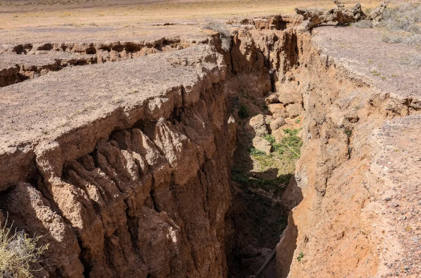  Watch the Earth split in real time: Stunning footage captures a 2.5-meter fault slip in seconds