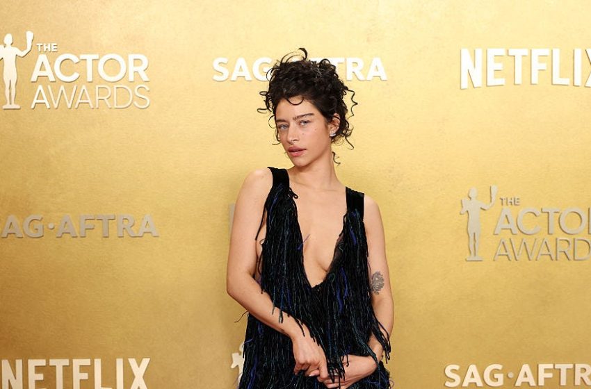  Odessa A’zion Is Fantastic in a Shaggy Jumpsuit and Curly Updo at the 2026 Actor Awards