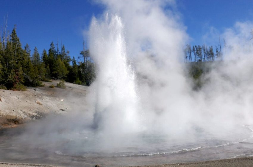  World’s Biggest Acidic Geyser Springs Back to Life After Years of Dormancy