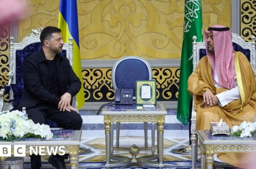  Zelensky visits Saudi Arabia after offering Ukraine's drone expertise – BBC