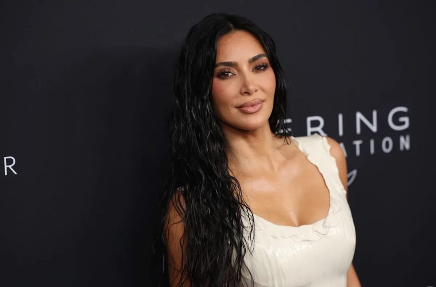  Kim Kardashian Channels Lewis Hamilton’s Formula 1 Style in Japan