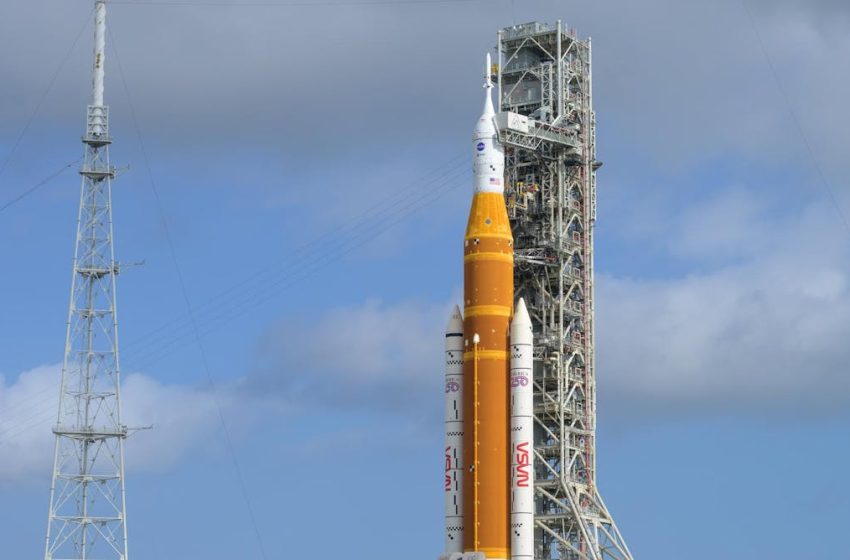  Heat shield safety concerns raise stakes for Nasa’s Artemis II Moon mission