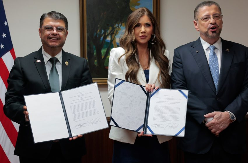  Costa Rica to accept 25 deportees per week under Trump deportation effort | Donald Trump News