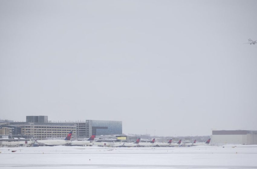 Hundreds of flights into and out of Minneapolis-St. Paul International Airport canceled amid winter storm