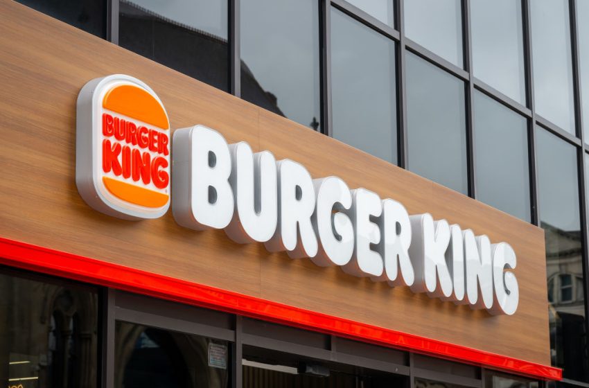  Burger King CEO Dunks On McD’s Counterpart By Eating Burger Like He’s Had One Before