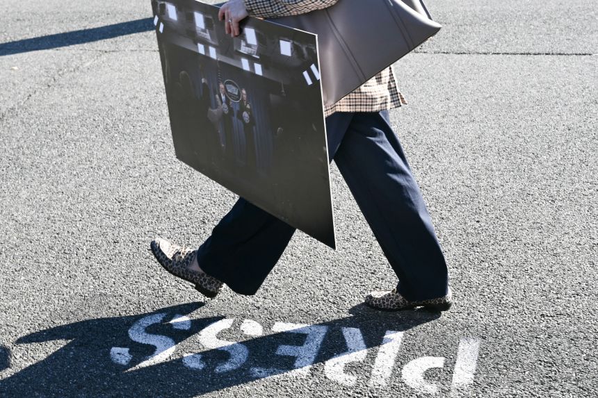 Reporters carry their belongings from the Pentagon on October 15, 2025, after US and international news outlets declined to sign restrictive media rules.