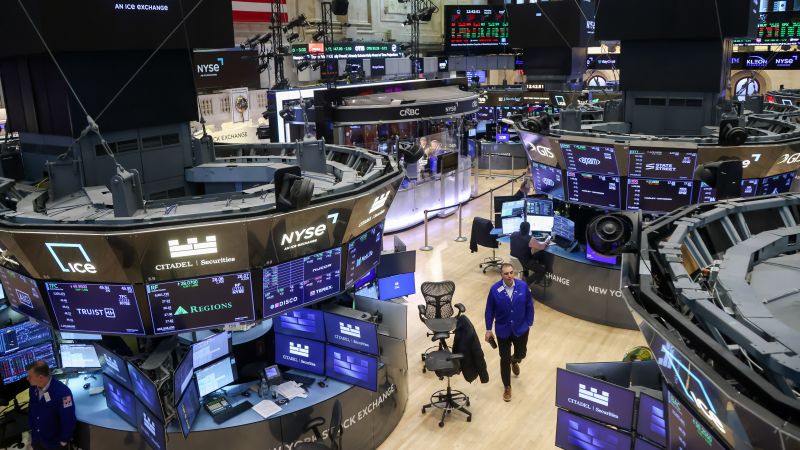  Dow falls by nearly 700 points as surging oil prices and weak jobs data add to market anxiety