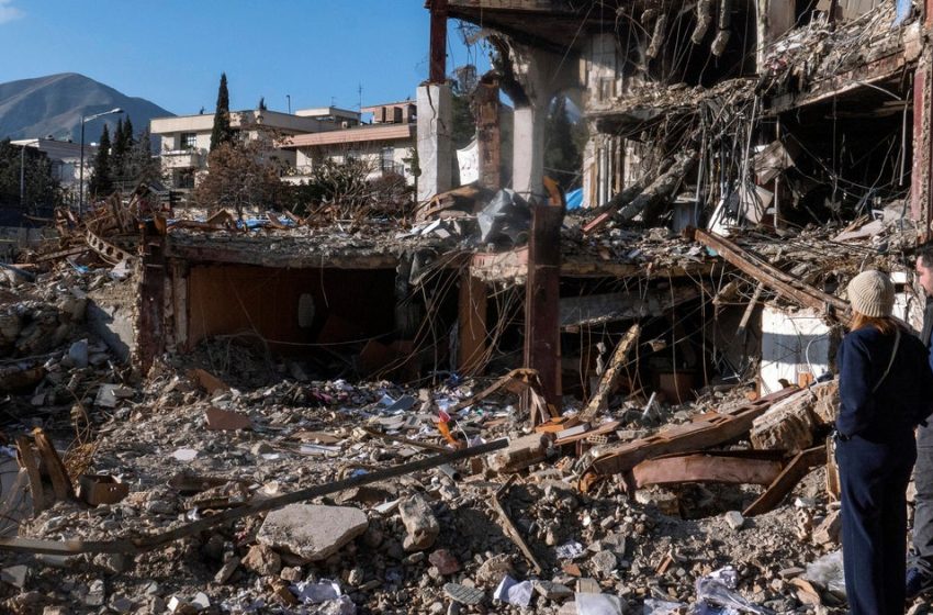  Iran war, rising gas prices fuel economic concerns; most say conflict not going well, don’t want regime left in power, CBS News poll finds