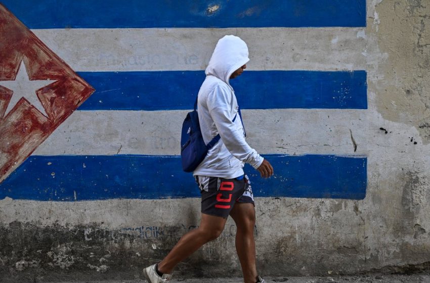  Trump says he has “no problem” with Russian tanker bringing oil to Cuba despite blockade