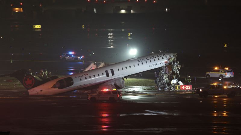 LaGuardia Airport crash: 2 killed after Air Canada plane hits fire truck on runway, source says