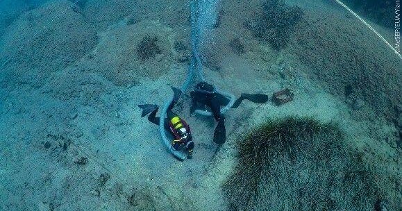  Divers find marble treasure possibly taken from Greek Parthenon at shipwreck site in Aegean Sea