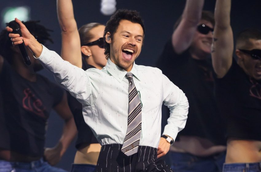  Harry Styles’ New Album Is Officially Here: Listen