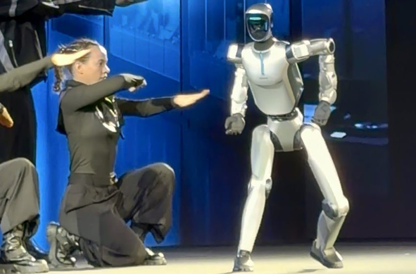  Honor’s humanoid robot shows off impressive dancing skills