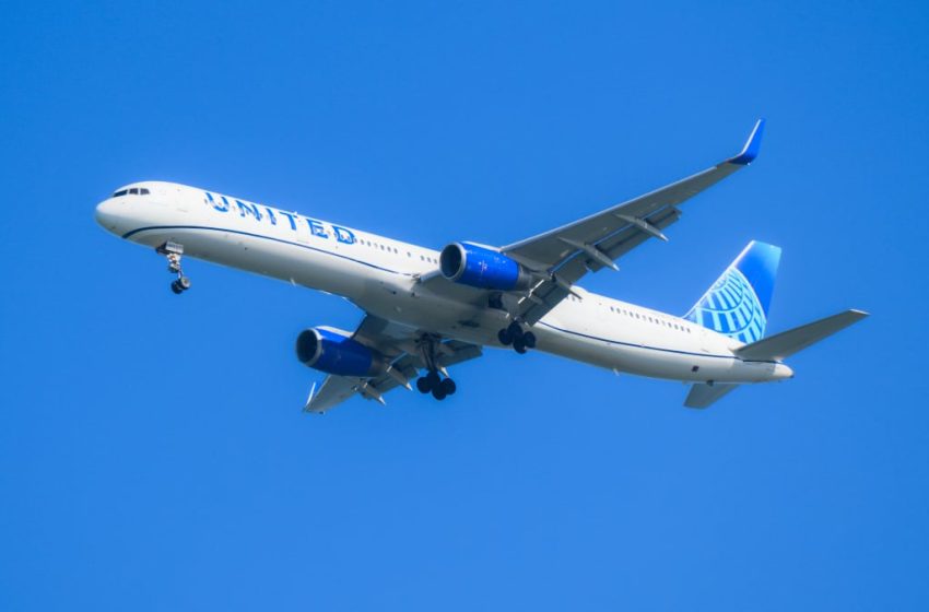  United can remove and ban passengers who refuse to use headphones