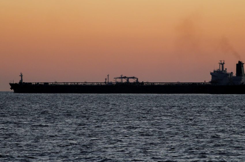  Industry doubts Trump plan to insure Gulf oil tankers as Iran war halts transit – Financial Times