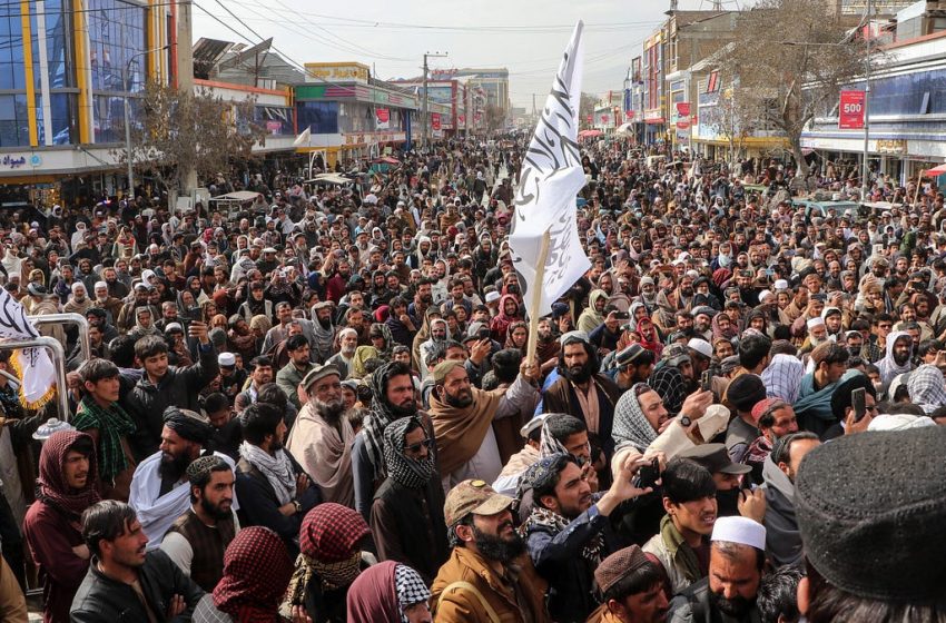  Dozens Killed and Thousands Displaced in Growing Pakistan-Afghan Border Conflict