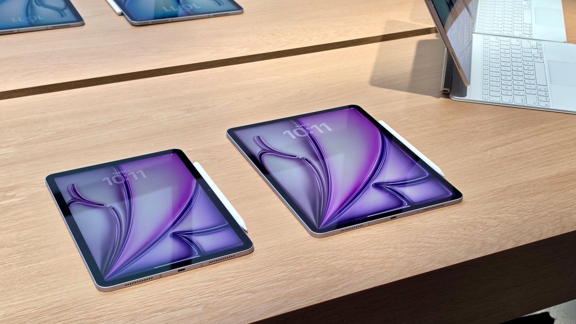 two m4 ipad airs on display