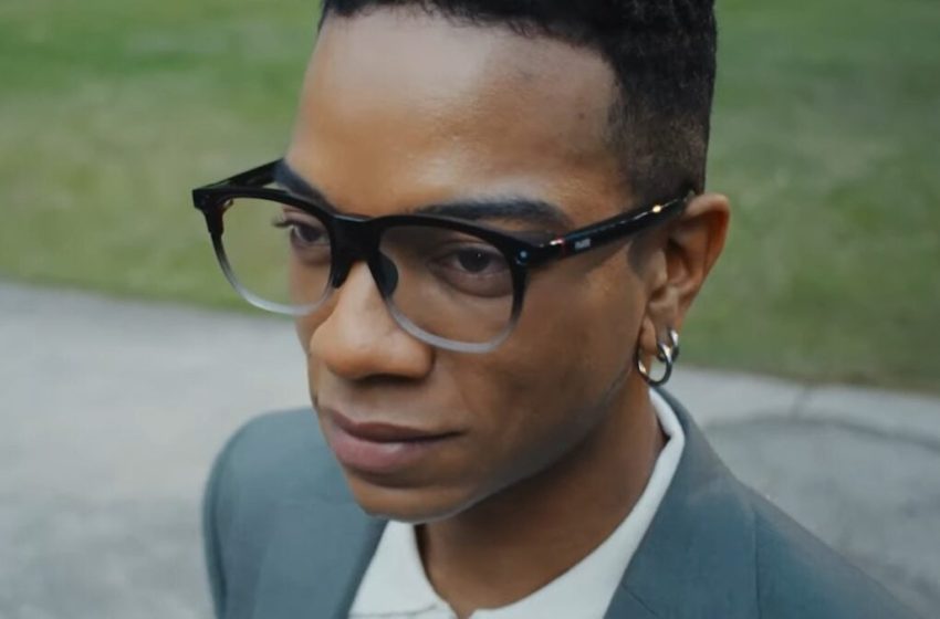  Smart Glasses Companies Are Getting Shamed Into Covering Their Cameras