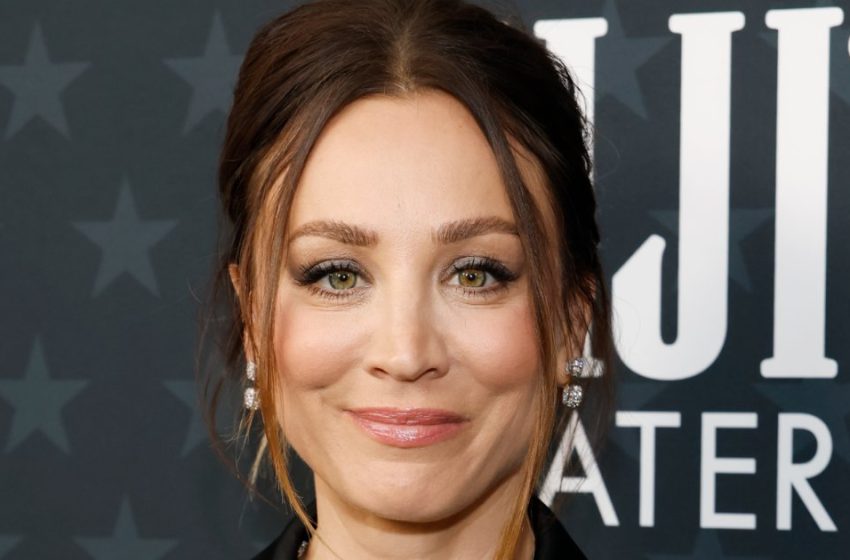  Kaley Cuoco Calls Out Former Co-Star After 20 Years