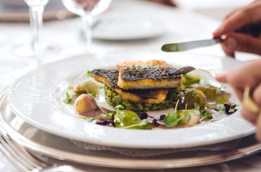  The Type Of Fish That Restaurant Workers Rarely Order, According To Reddit