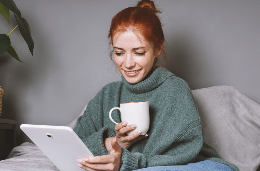  This $16 Gadget Makes Reading Your Kindle In Bed Way More Comfortable