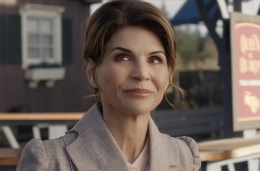  Lori Loughlin Makes Surprise Return in ‘When Calls the Heart’ Season 13 Finale
