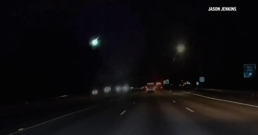  Bright green fireball captured on video in Pacific Northwest sky as another meteor streaks across U.S.