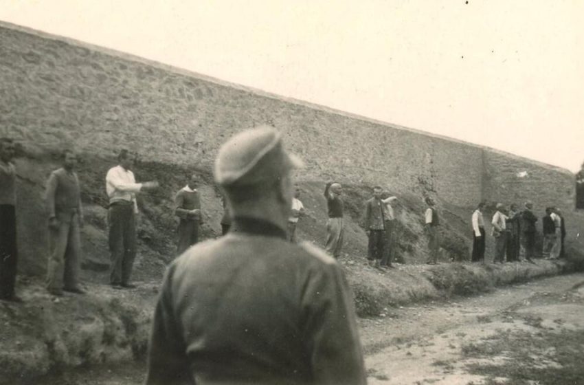  Photos showing last moments of men executed by Nazis acquired by Greece after appearing on eBay