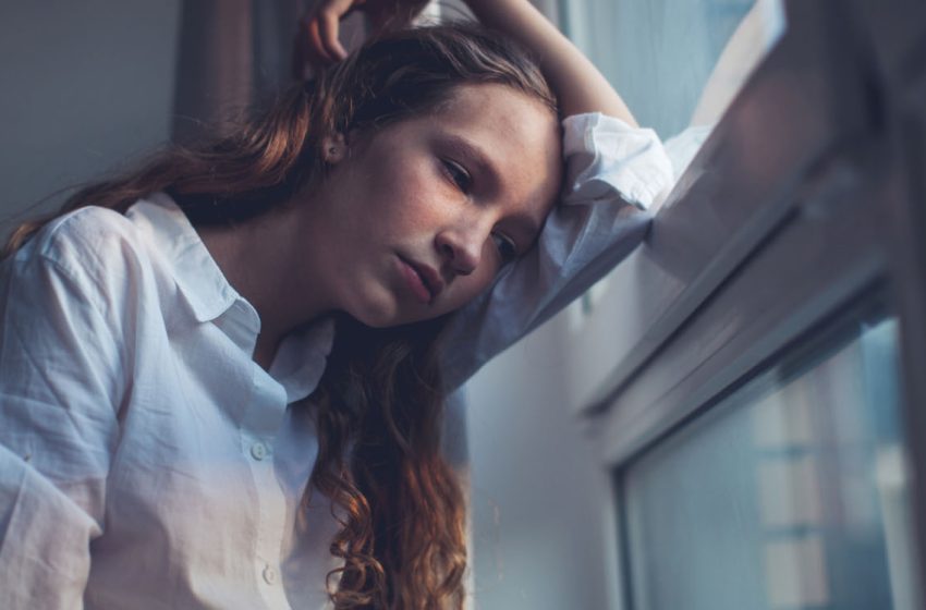  Early puberty links childhood poverty to teenage emotional struggles in girls