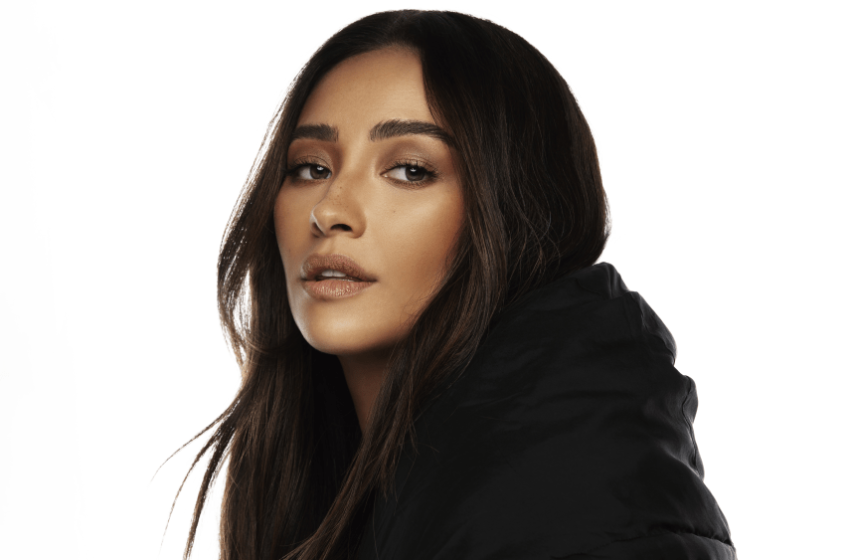  Shay Mitchell Joins ‘Baywatch’ Reboot