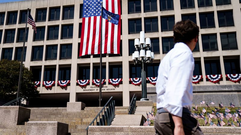  Employers that want to offer 401(k) participants access to private equity get new rule