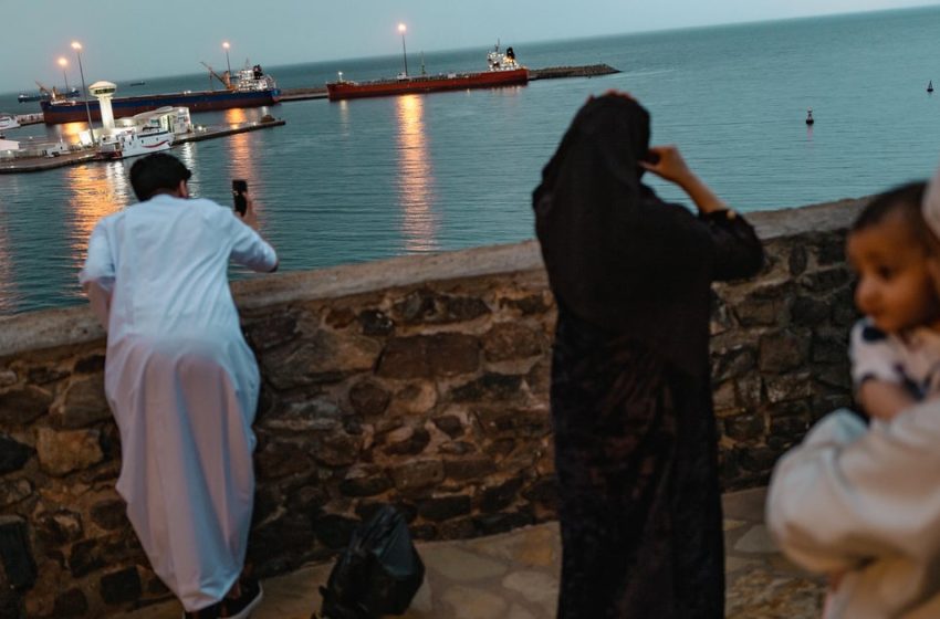  Iran rejects Trump’s “false statements” on Strait of Hormuz as he says talks “going very well”