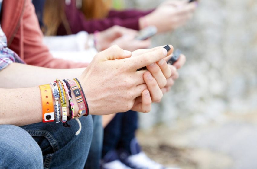  AI Chatbots Recommend Calorie-Starved Diets for Teens, Study Warns