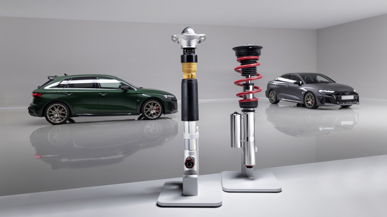 Suspension components of the Audi RS3 Competition Limited with cars in the background