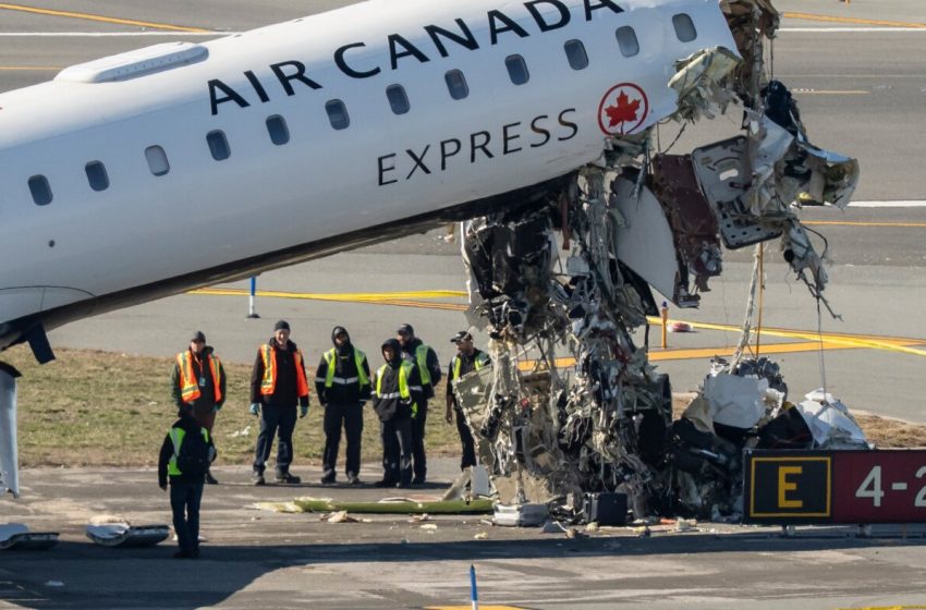  Air traffic controller was juggling extra roles during LaGuardia crash : NPR