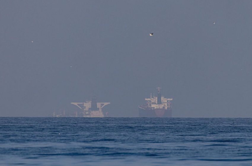  Trump delays strikes on Iran power plants citing talks : NPR