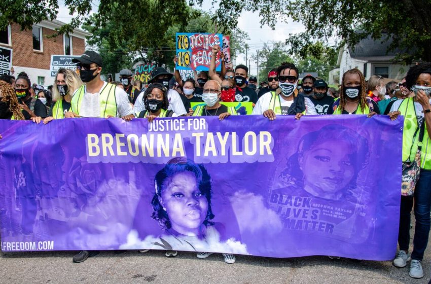  Federal prosecutors ask to dismiss charges against officers in Breonna Taylor raid : NPR