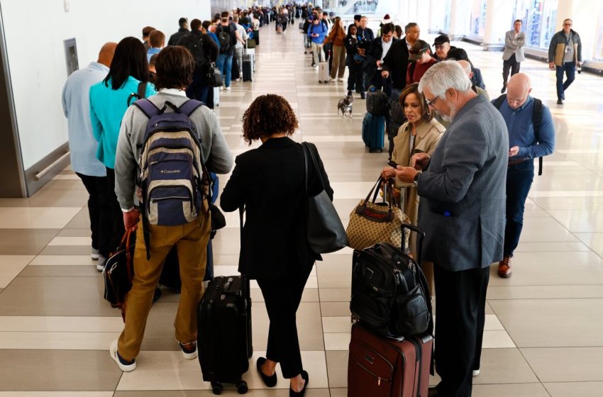  Trump says he’ll sign order to pay TSA agents as Congress struggles to reach funding deal : NPR