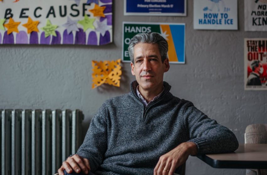  Daniel Biss wins Democratic primary for closely-watched Illinois House seat : NPR