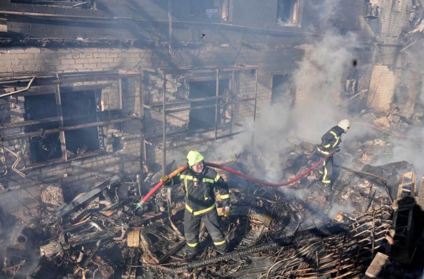  Russian strike on Kyiv region kills 4 and wounds 15 : NPR