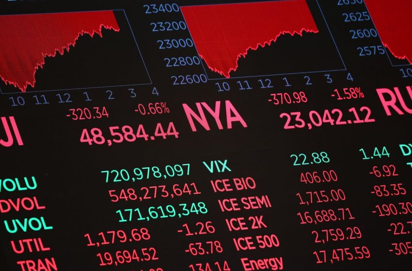  What financial advisers say to do as the Iran war rattles investments : NPR