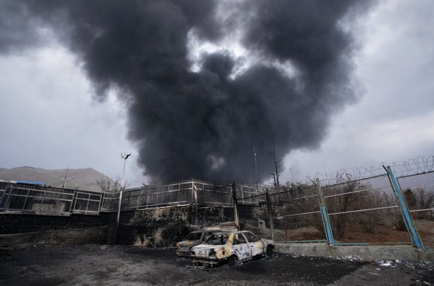  Trump gives mixed messages about war’s end : NPR